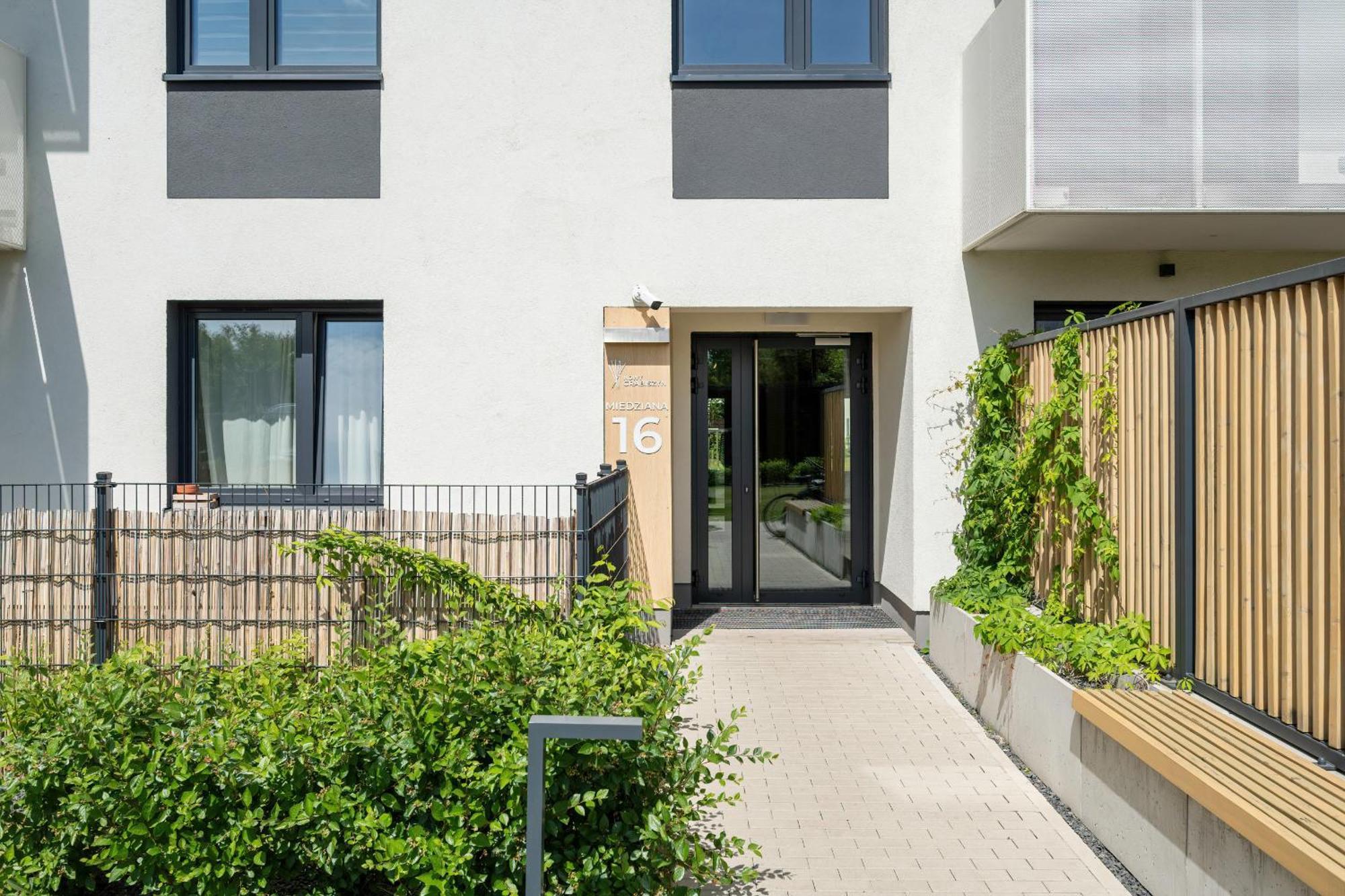 Miedziana Bright Apartment With Balcony And Parking Wroclaw By Noclegi Renters Экстерьер фото